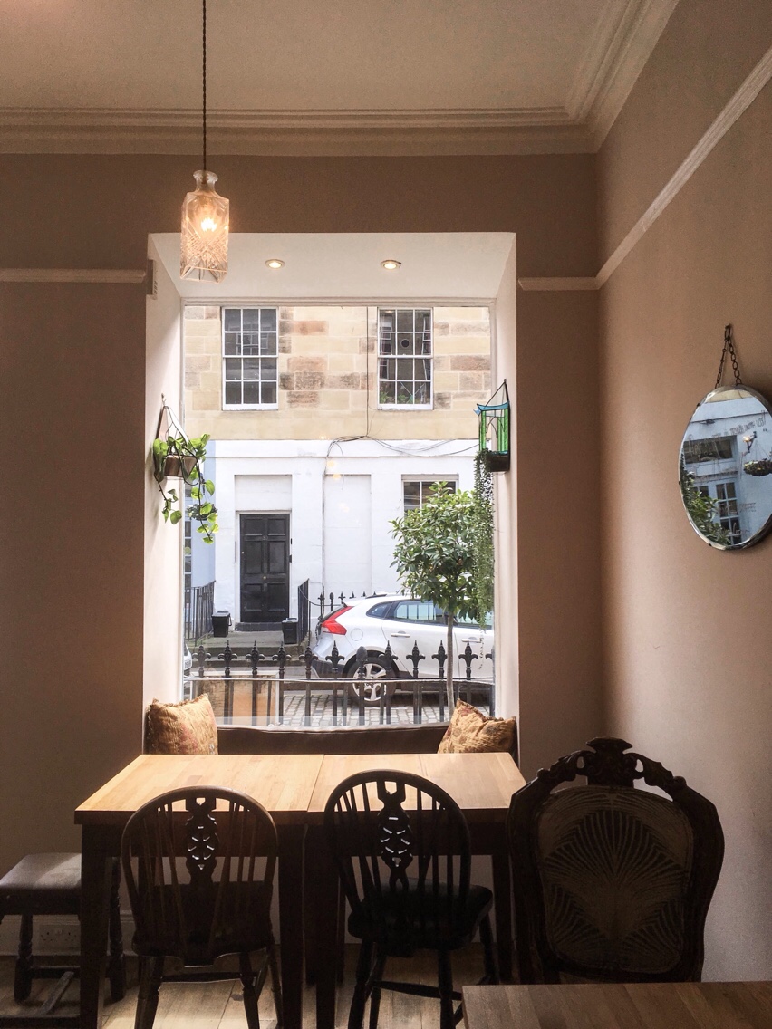Coffee in Edinburgh: Strumpets. A window seat