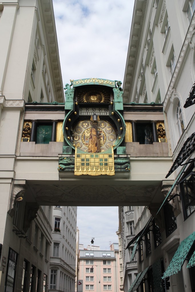 Three Perfect Days in Vienna: Anker clock